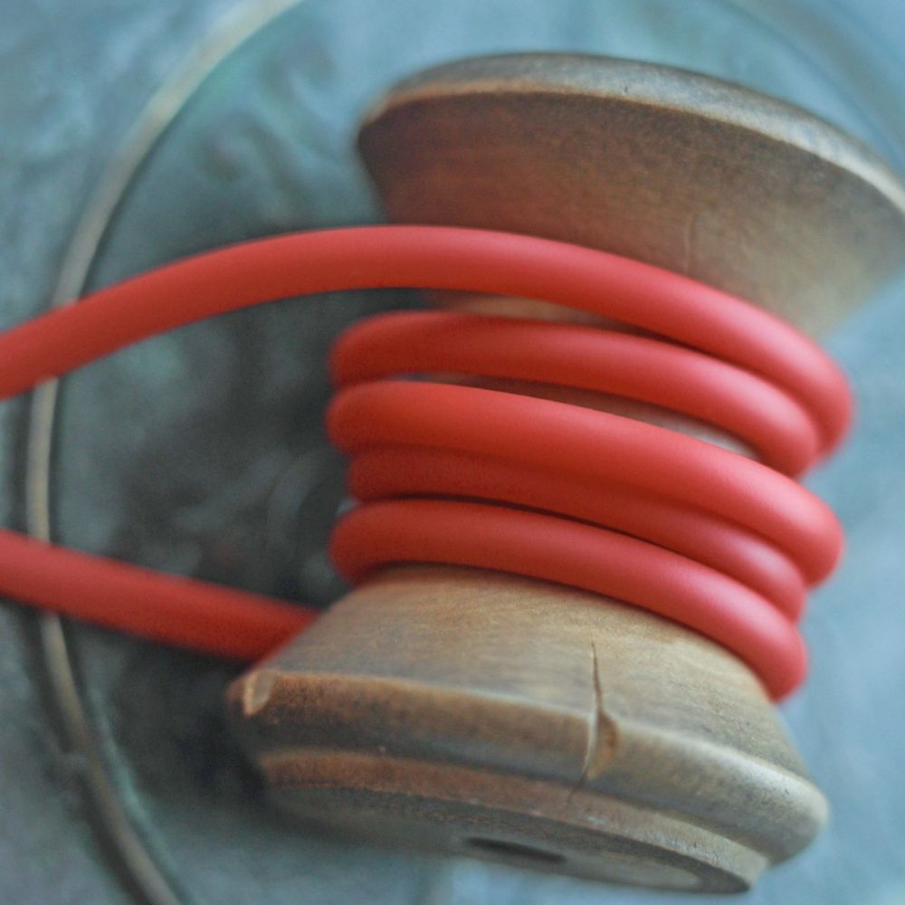 шнур резиновый, с отверстием, цвет красный, диаметр 4 мм