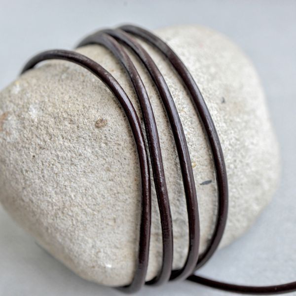 шнур кожаный, цвет темно-коричневый, диаметр 2.5 мм