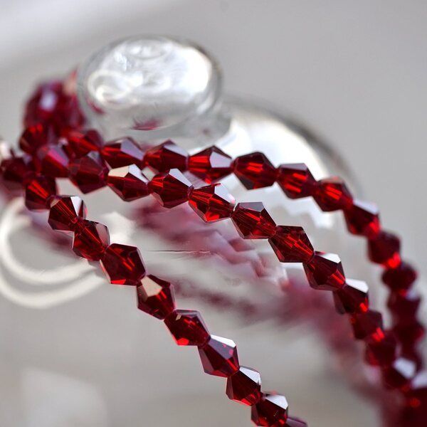 бусина, стекло биконус 8, цвет темно-красный, 8 мм