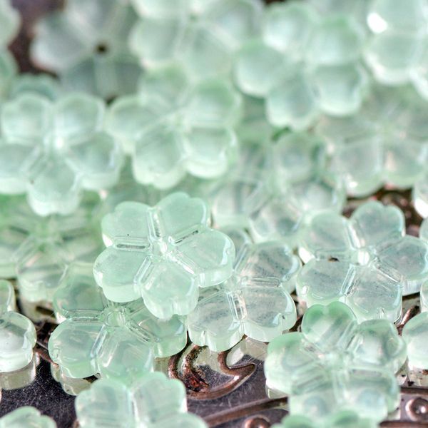 бусина "гардения", стекло, цвет светло-зеленый, 11x2.7 мм