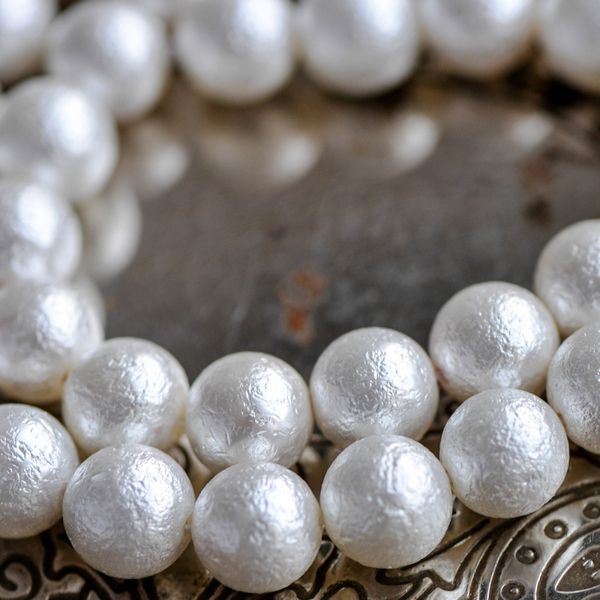 ракушечный жемчуг круглый, текстурированный, цвет бело-кремовый, 10 мм