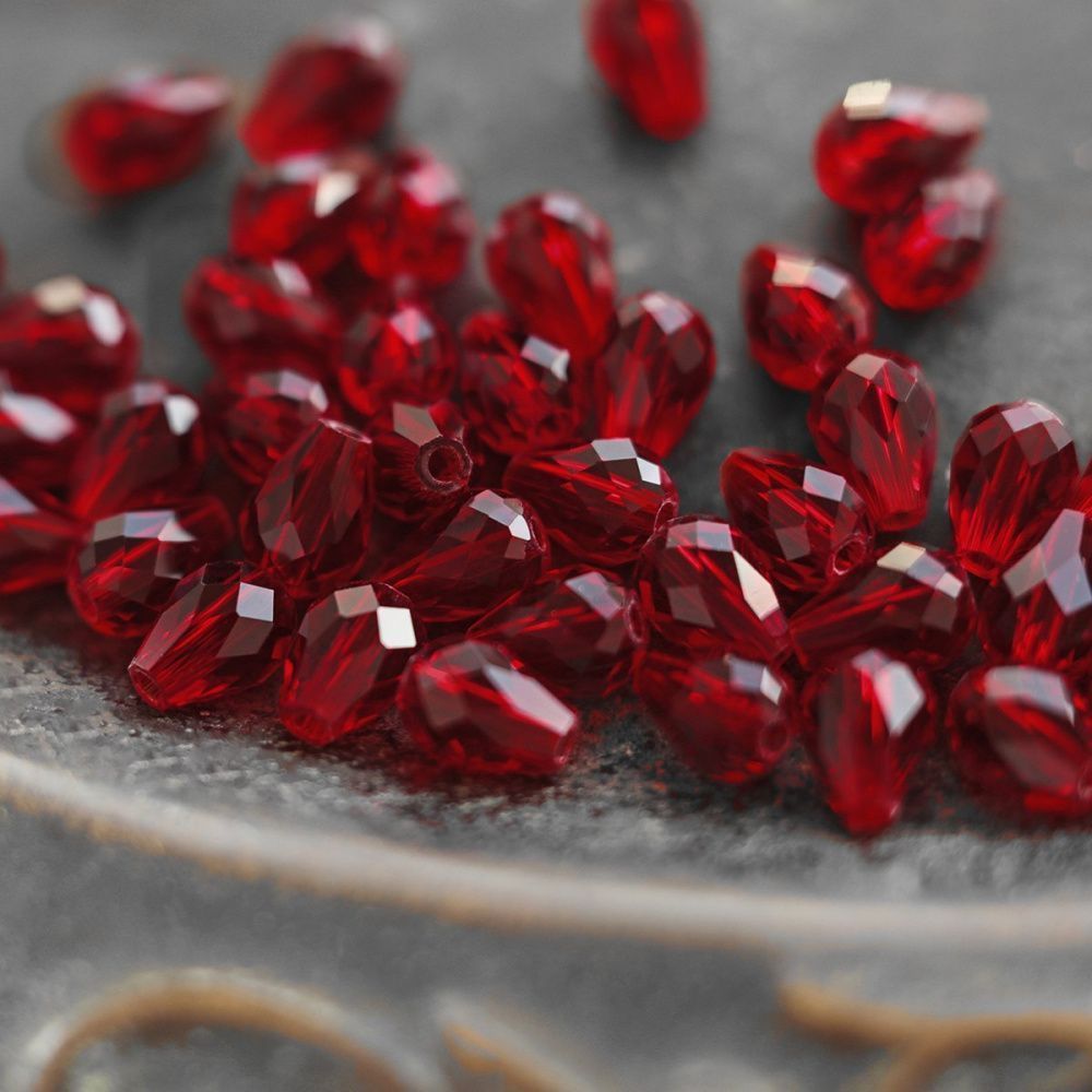 бусина "капля", граненая, стекло, цвет темно-красный, 8х6 мм