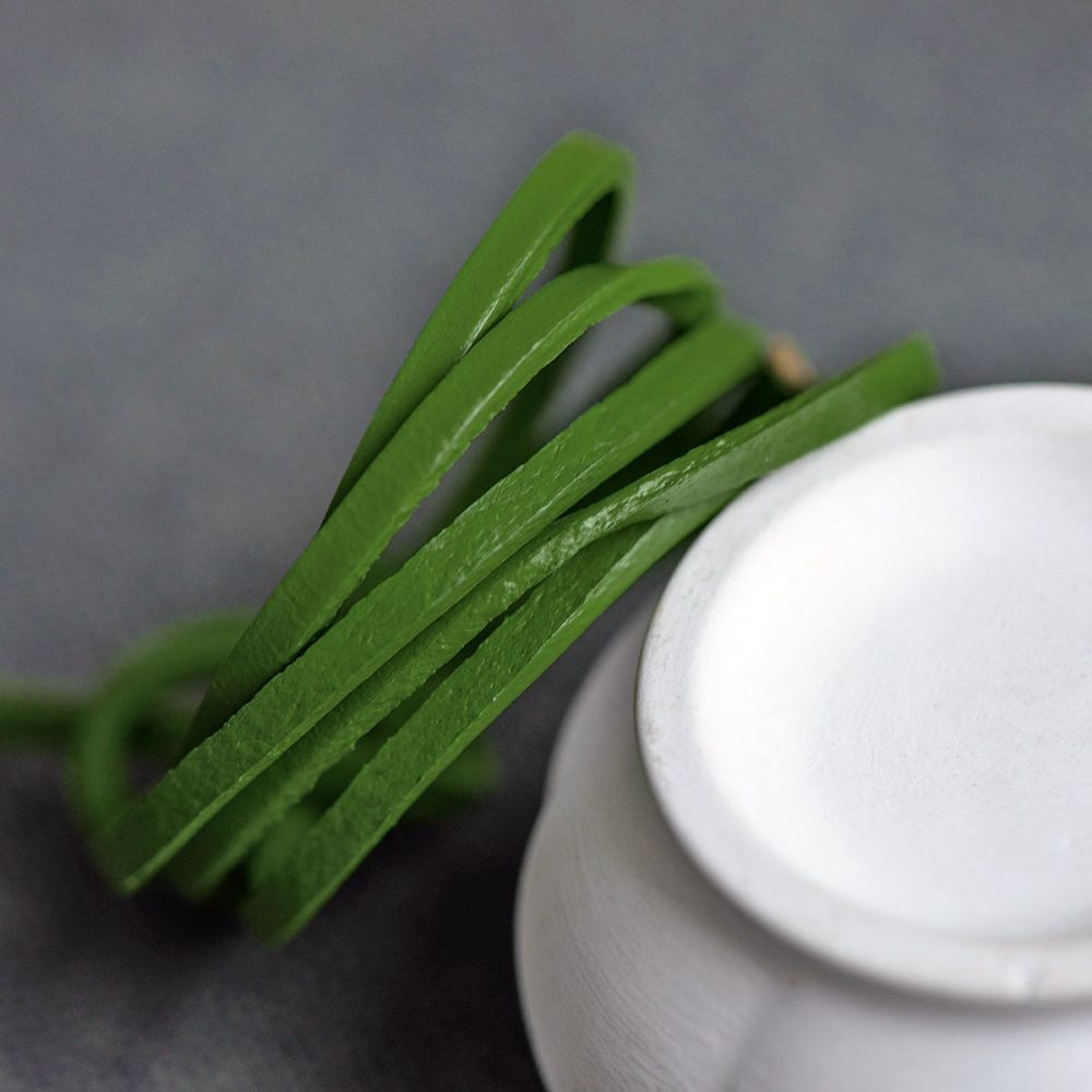 шнур кожаный, плоский, цвет зеленый киви, 3х2 мм