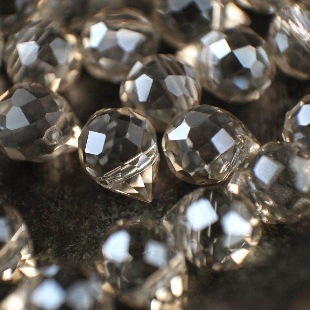 бусина "капля", граненая, стекло, цвет шампанского, 10-11x8 мм