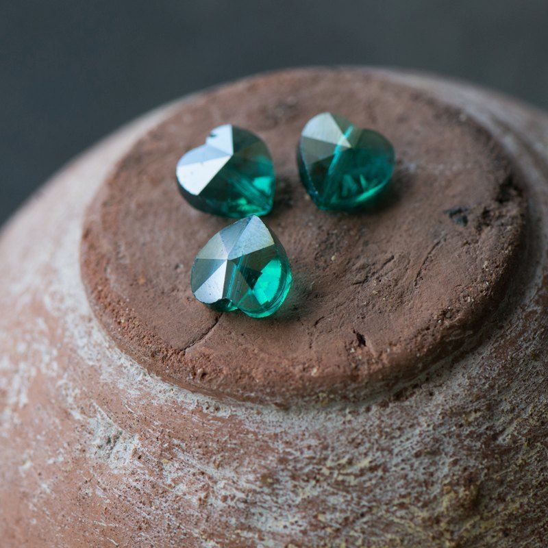 бусина "сердечко", стекло, цвет сине-зеленый радужный, 10x10x6.5 мм