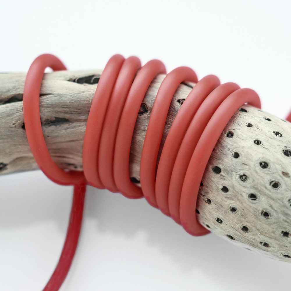 шнур резиновый, с отверстием, цвет красный, диаметр 4 мм