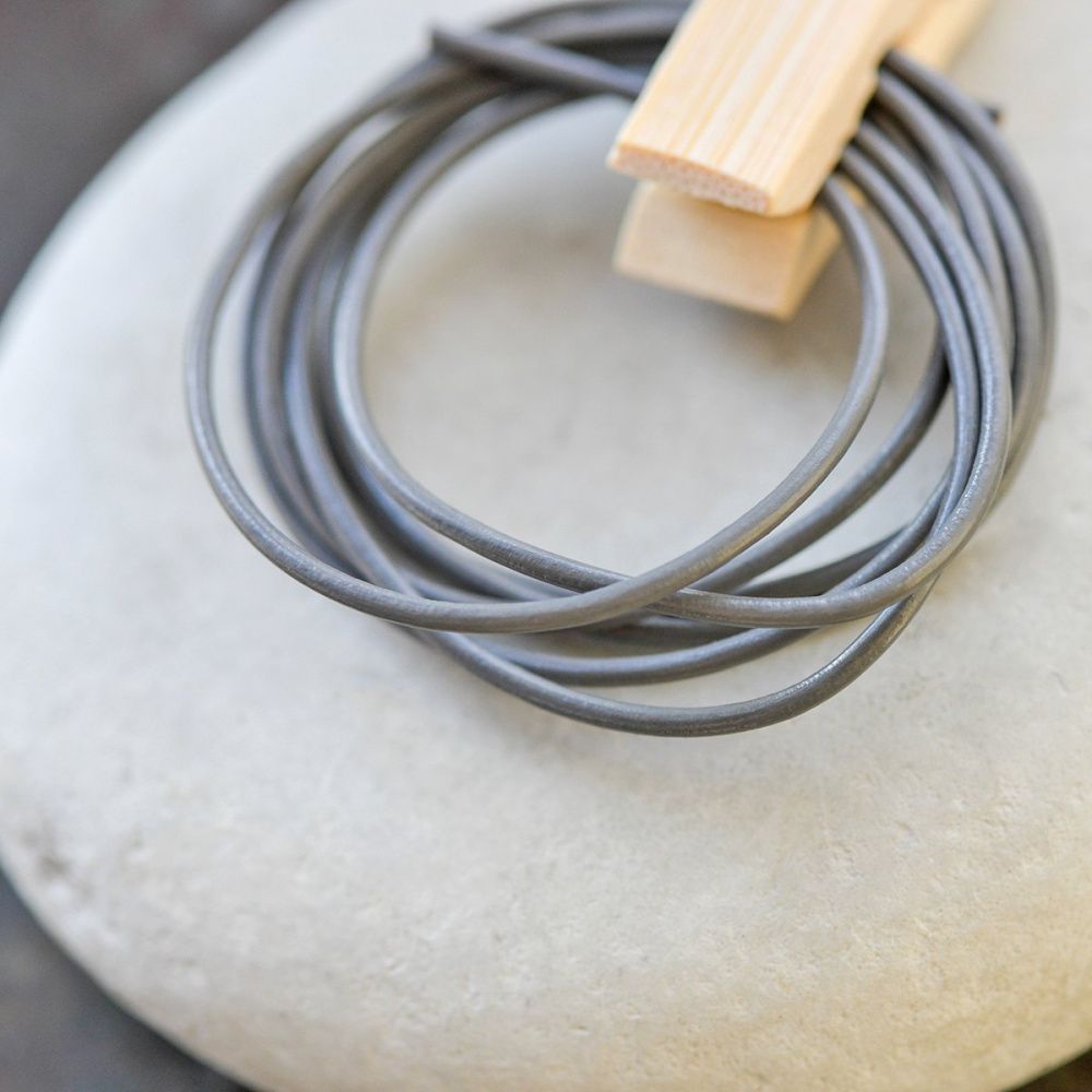 шнур кожаный, цвет темно-серый, диаметр 2 мм