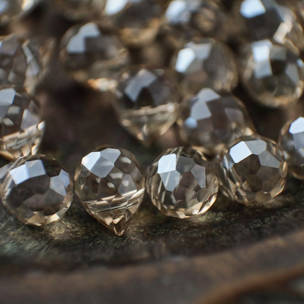 бусина "капля", граненая, стекло, цвет шампанского, 10-11x8 мм