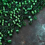 Бисер "Радуга", рубка, цвет изумрудно-зеленый/серебрение, 1.5-2x1-2 мм (уп 7 г)