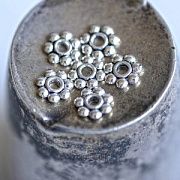 Разделитель для бусин "Ромашка", цвет античное серебро, 6х1.5 мм  (уп 30 +/-2 шт)
