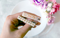 Заколки - украшения для волос, вышитые бисером и бусинами.