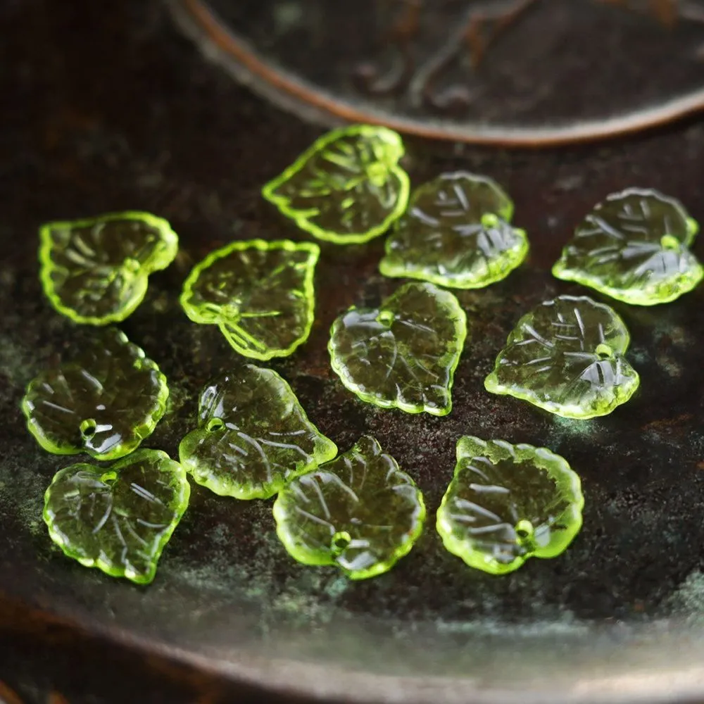 подвеска акриловая "листик", цвет зеленый, 15х15х2 мм