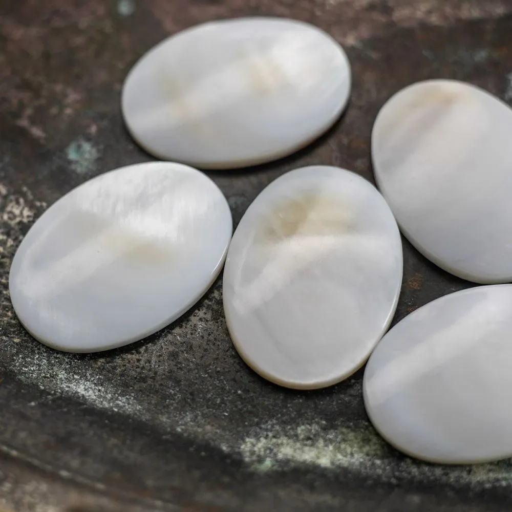 кабошон из ракушки овальный, цвет белый перламутровый, 25x18x5 мм