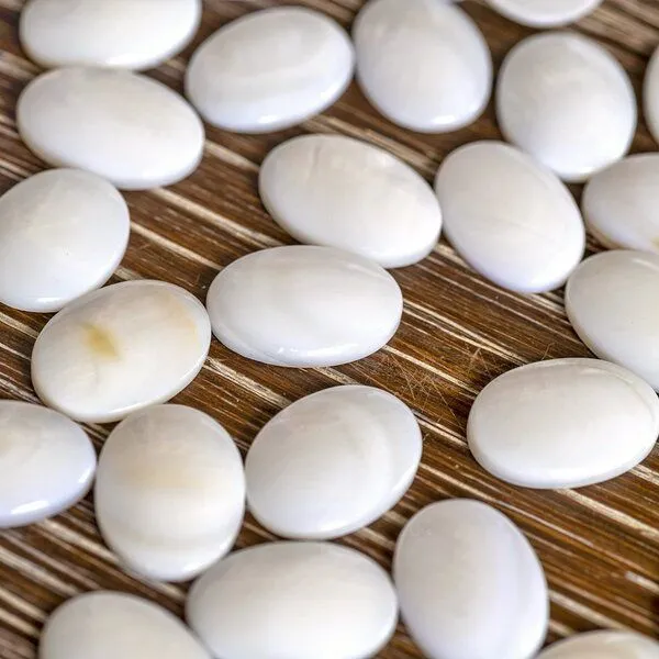 кабошон из ракушки овальный, цвет белый перламутровый, 18x13x4 мм