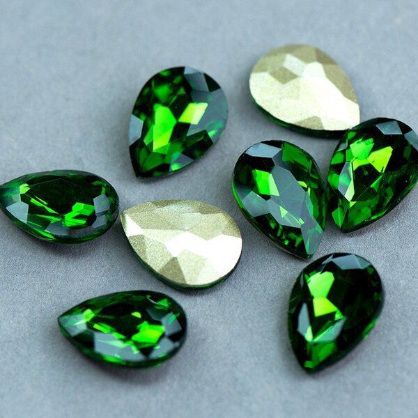 кабошон стекло кристалл, каплевидный, цвет emerald, 18х13 мм