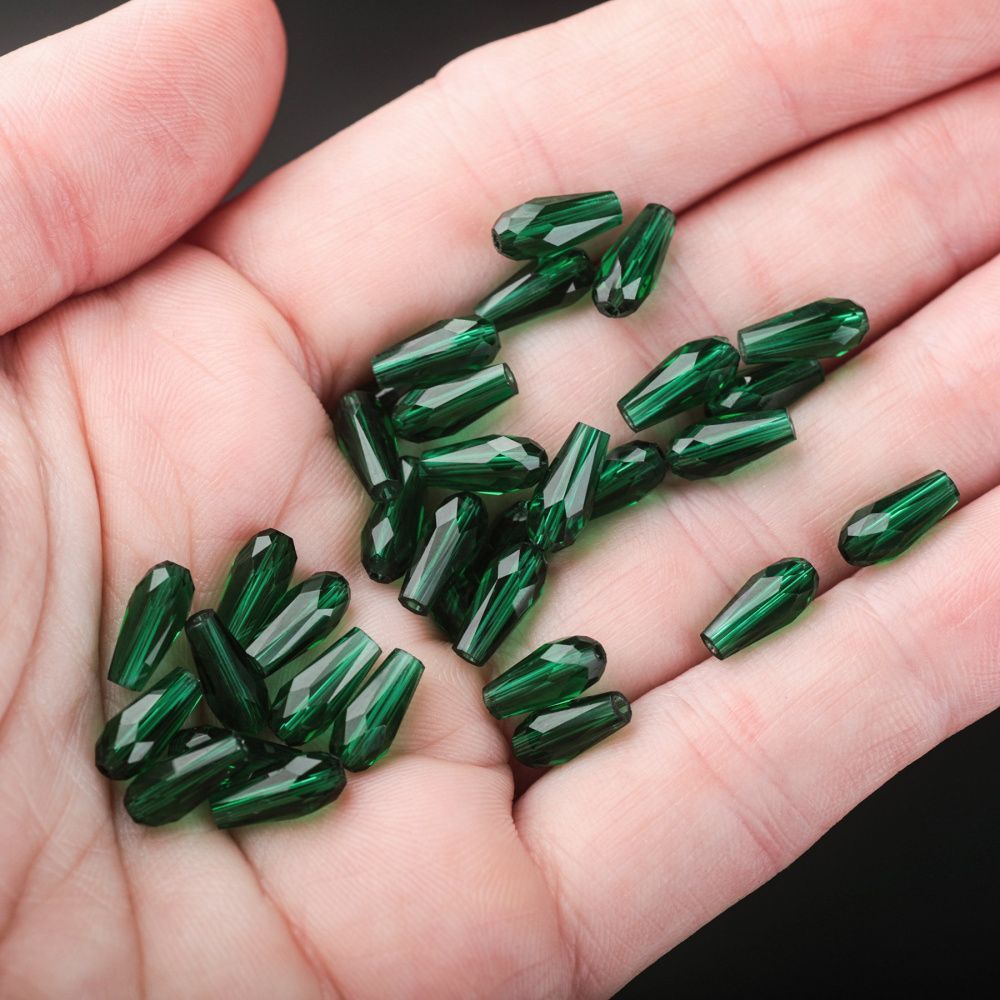 бусина "капля", граненая, стекло, цвет изумрудно-зеленый, 10х4 мм