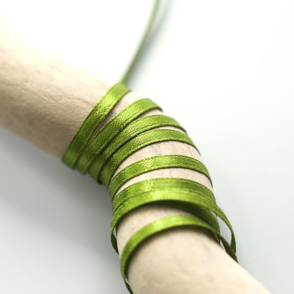 лента, атлас, цвет желто-зеленый, ширина 3 мм ленты