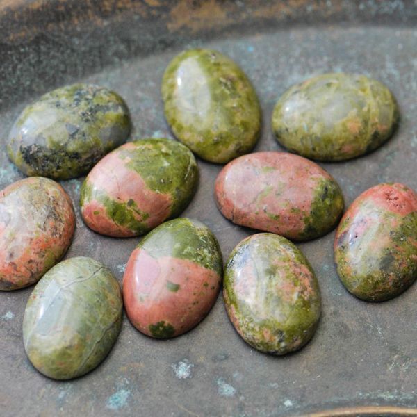 кабошон унакит овальный, цвет зеленый, 18х13х5 мм