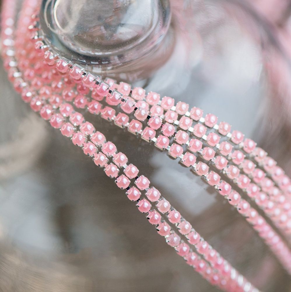 цепочка "перл", иск. жемчуг светло-розовый, цвет серебро, 2.5 мм, стразовая лента