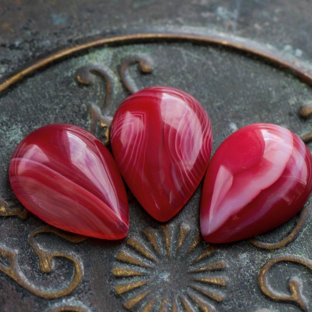 кабошон агат каплевидный, полосатый, цвет малиновый, 25x18x6-7 мм