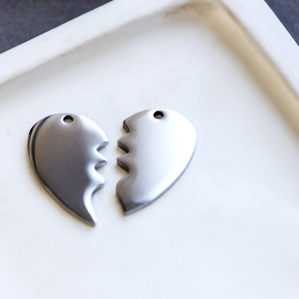 подвеска стальная "две половинки", цвет стальной, 31x26x1.5 мм