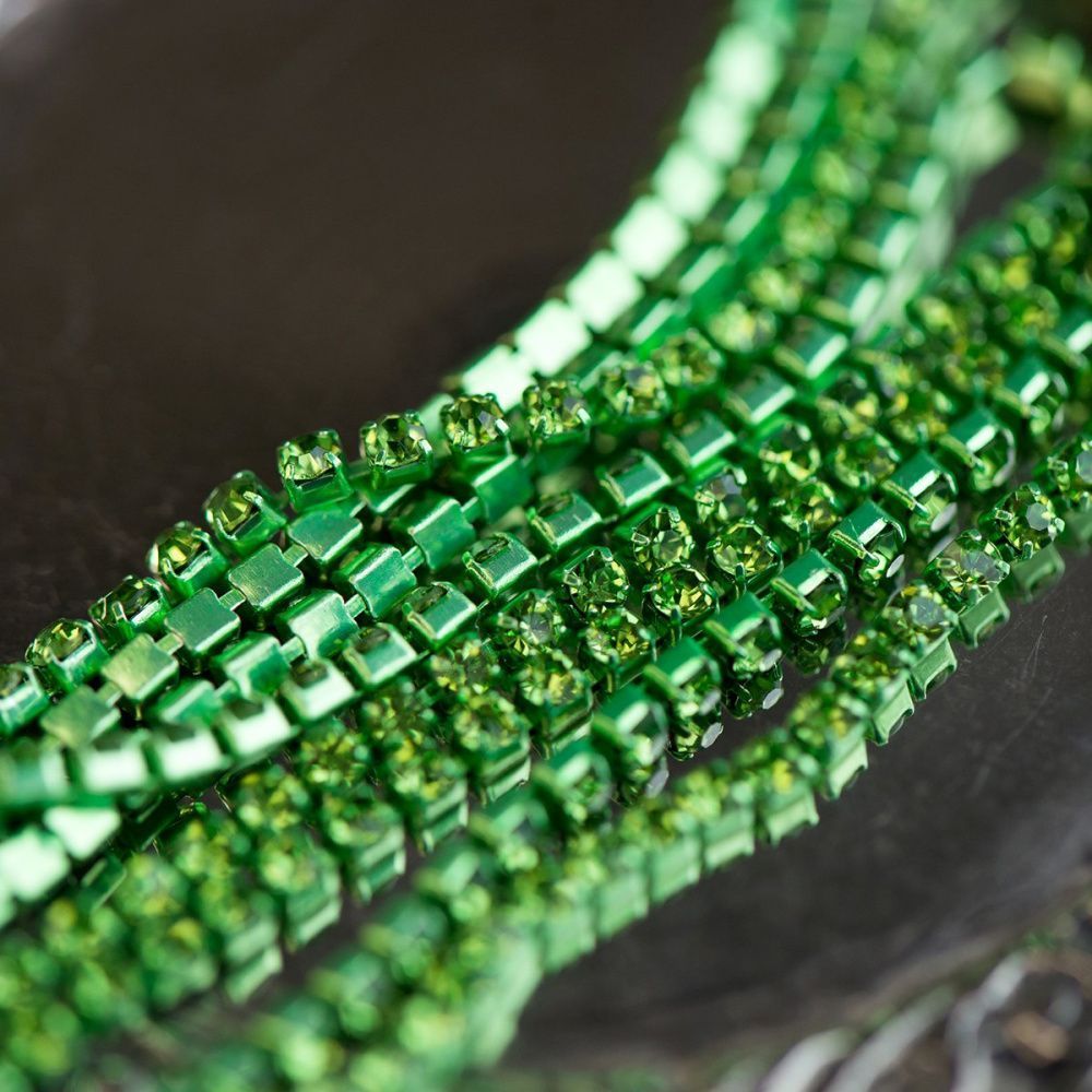 цепочка "стар", со стразами lt.peridot, цвет светло-зеленый, 2.5 мм, стразовая лента