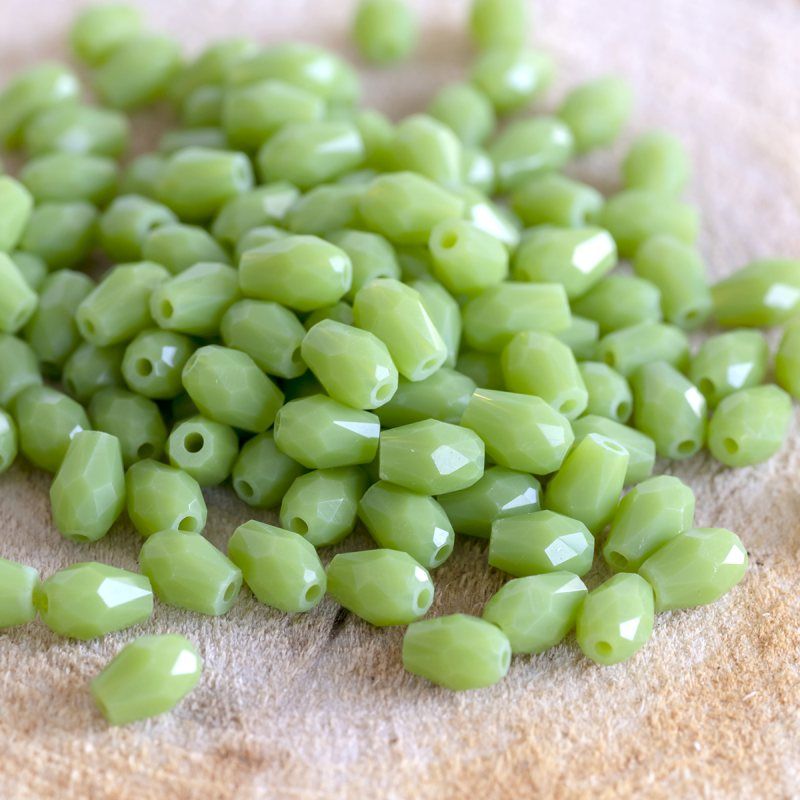 бусина "капля", граненая, стекло, цвет зеленый оливковый, 5х3мм