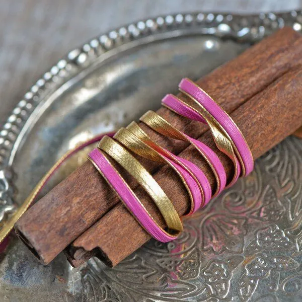 шнур, имитация кожи, плоский, цвет малиновый/золото, 3х1 мм