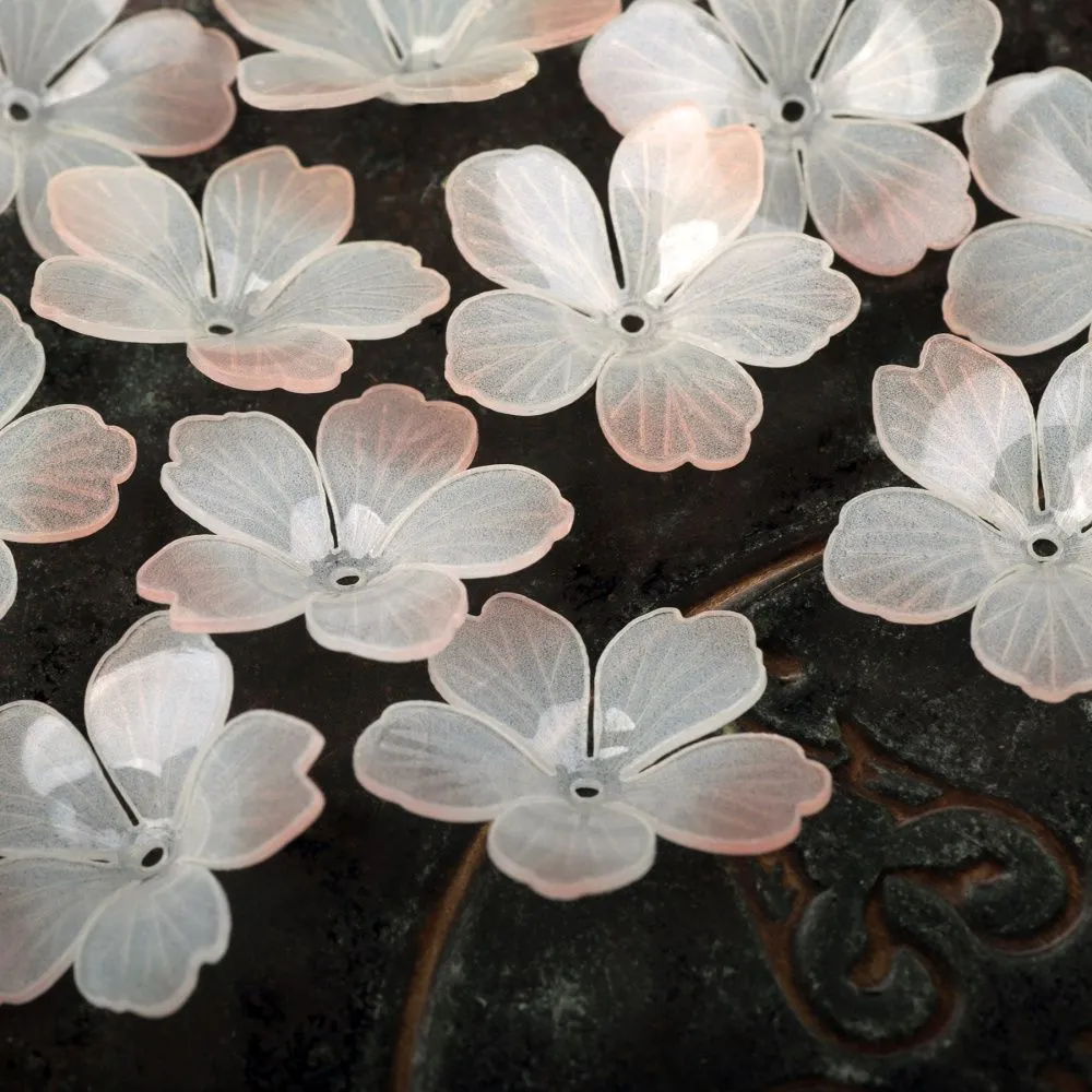 бусина, акрил "цветок сливы", цвет кремовый/молочный, 28x28x8-10 мм