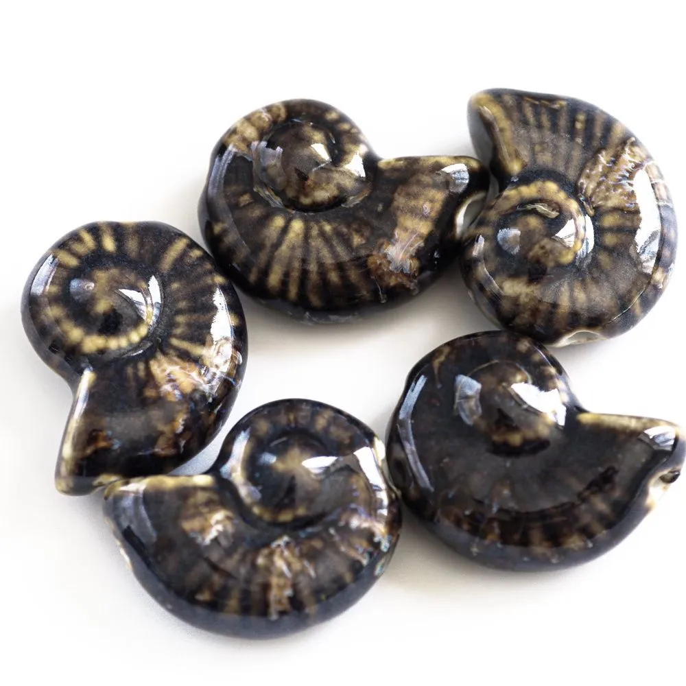 бусина, керамика "наутилус", цвет кофе, 39x30x16.5 мм