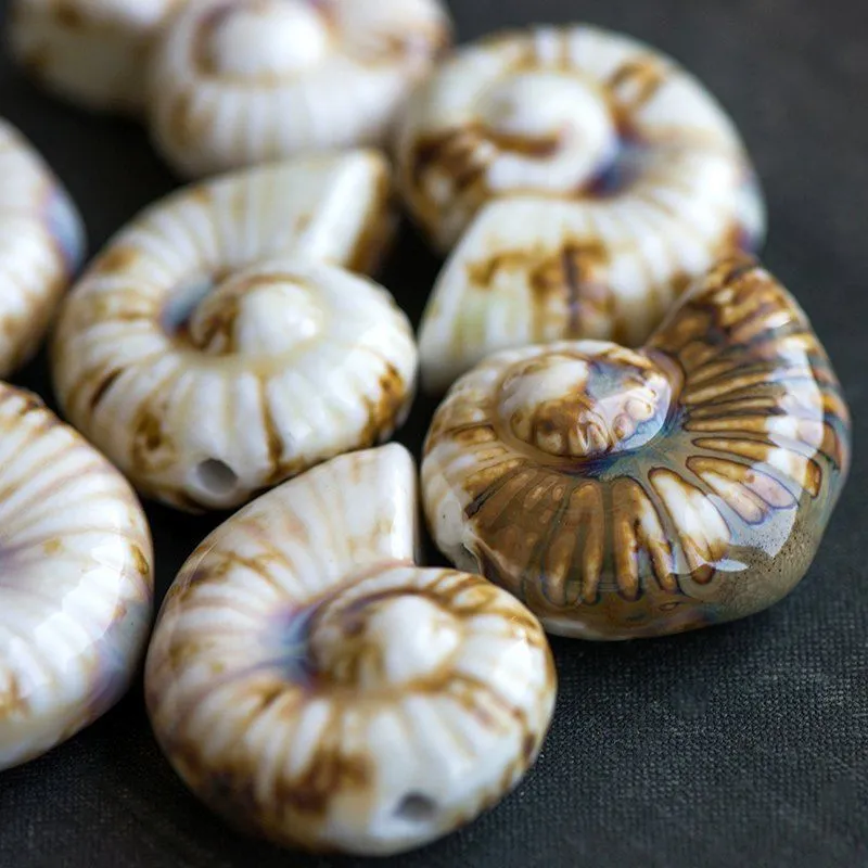 бусина, керамика "наутилус", цвет бежевый, 39x30x16.5 мм