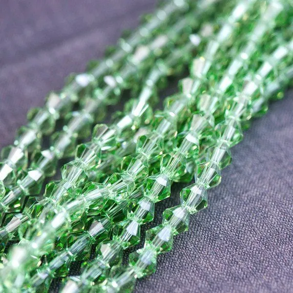 бусина, стекло биконус 6, цвет зеленый, 6 мм