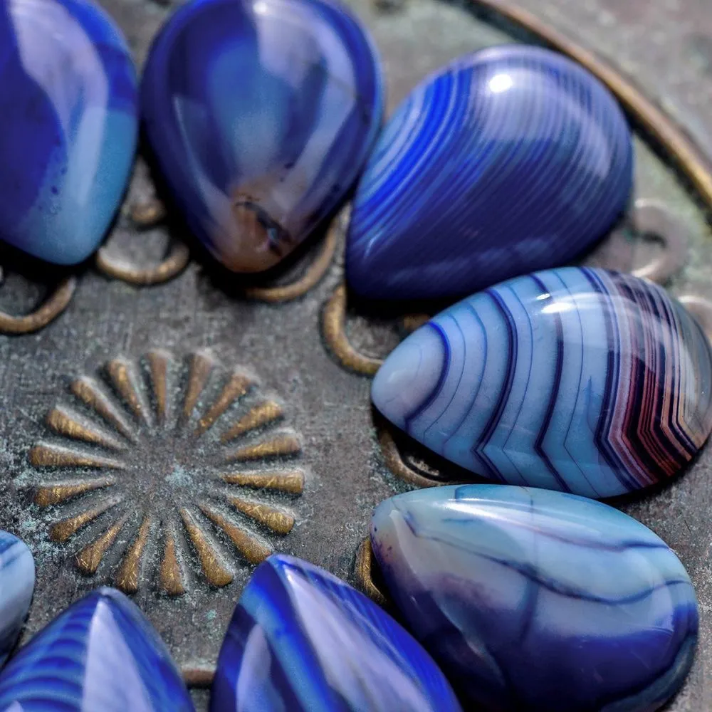 кабошон агат каплевидный, полосатый, цвет синий индиго, 25x18x6-7 мм