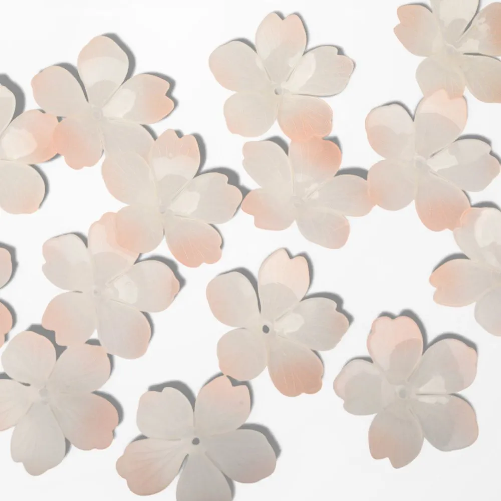 бусина, акрил "цветок сливы", цвет кремовый/молочный, 28x28x8-10 мм