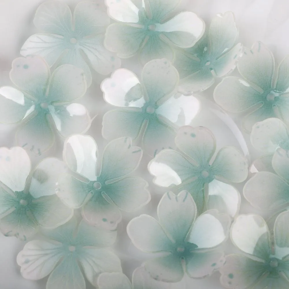 бусина, акрил "цветок сливы", цвет белый/бирюзовый, 28x28x8-10 мм