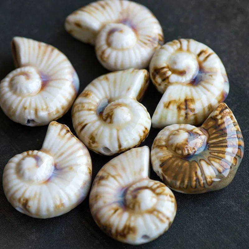 бусина, керамика "наутилус", цвет бежевый, 39x30x16.5 мм