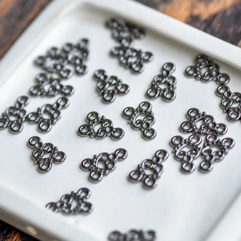 коннектор "сердечко", цвет черный, 15х11х2 мм